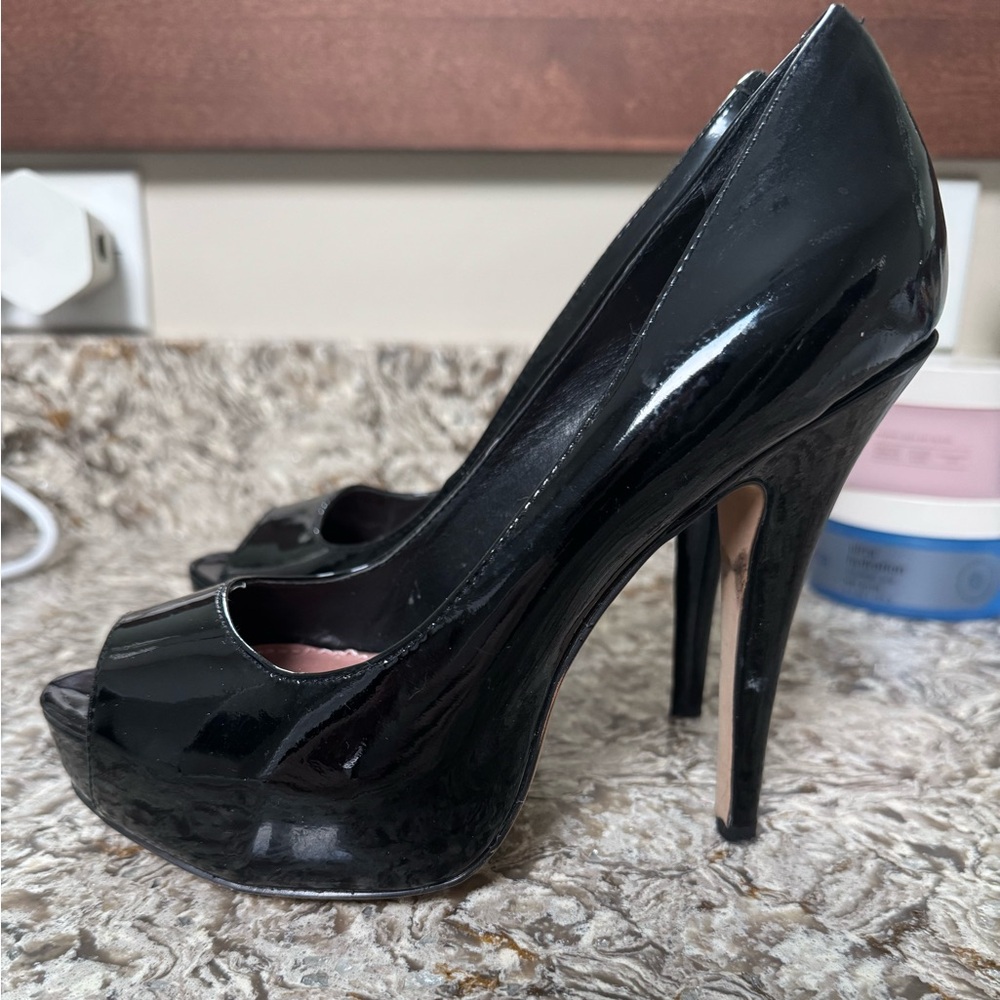 Vince Camuto Milesy 2 Black Patent Leather Peep Toe Platform Stiletto Pumps 6